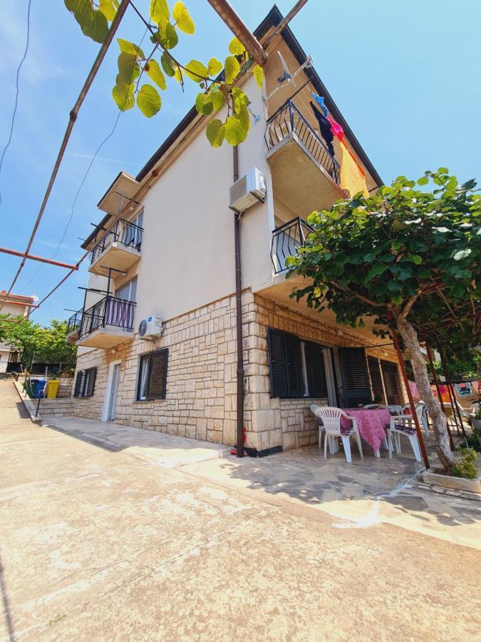 Apartments Viktorija プーラ エクステリア 写真