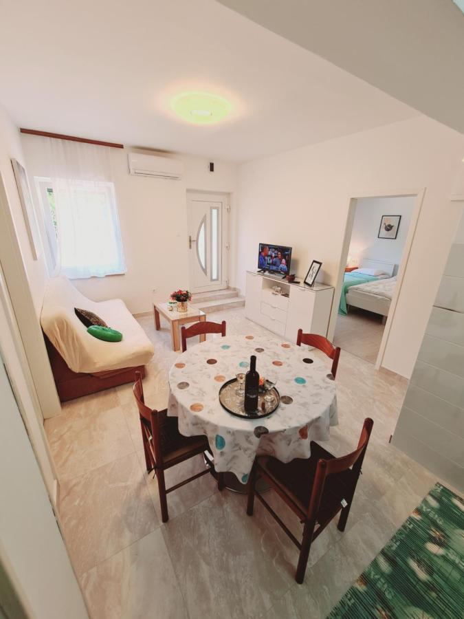 Apartments Viktorija プーラ エクステリア 写真